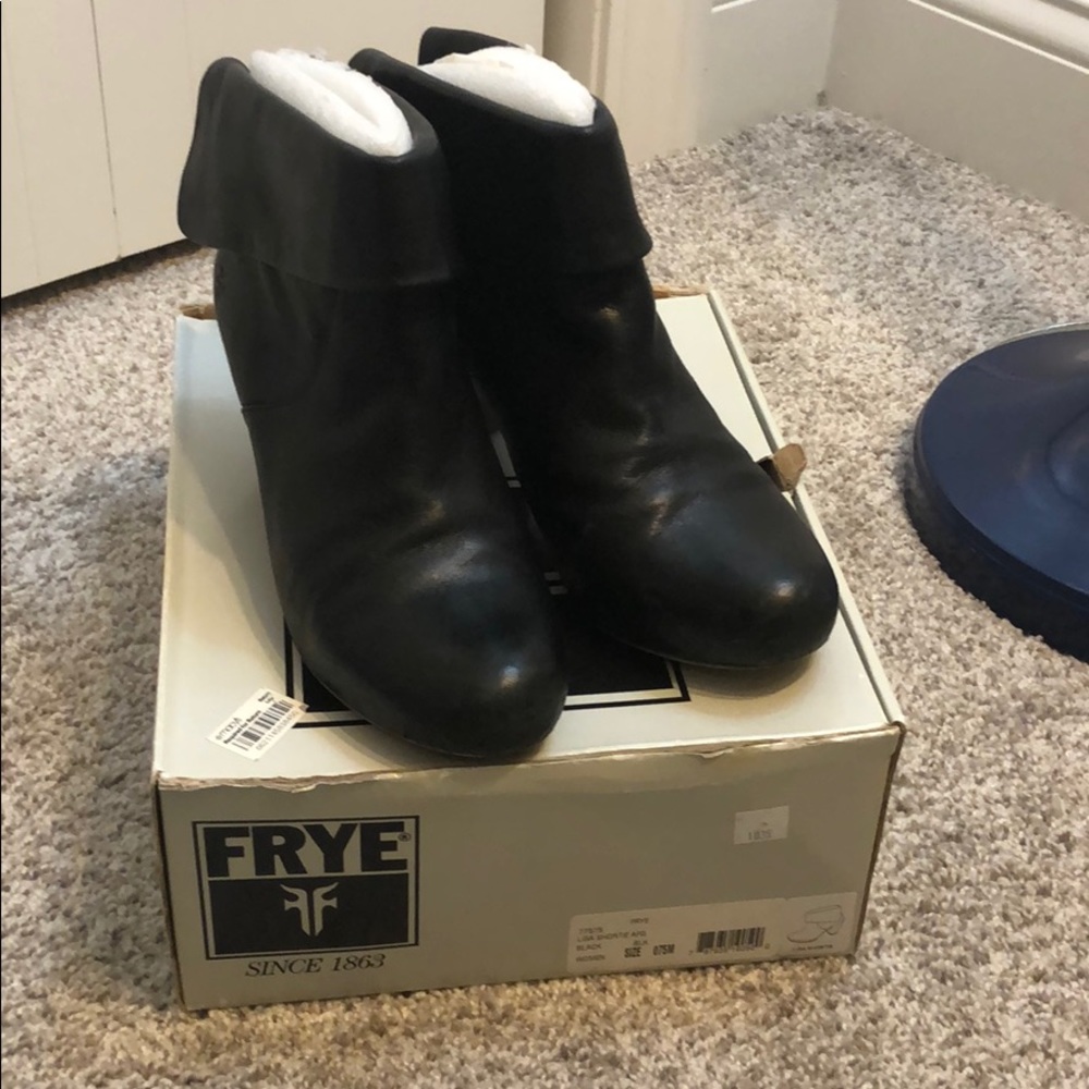Frye Lisa Shortie Bootie Black